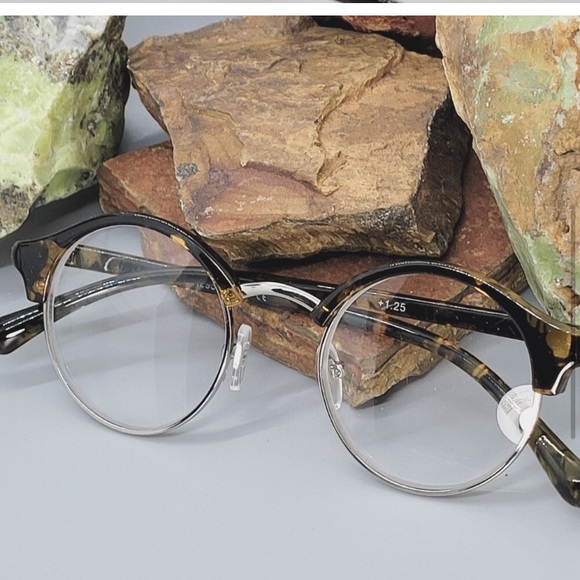 The "Teashade" Reader - Picture 3 of 3